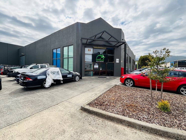 Click to view all images 11/257 Colchester Road Kilsyth VIC 3137 - Image 3