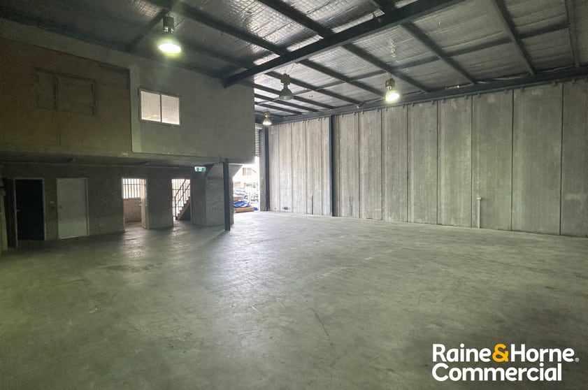 Click to view all images 15/5 Lyn Parade Prestons NSW 2170 - Image 2