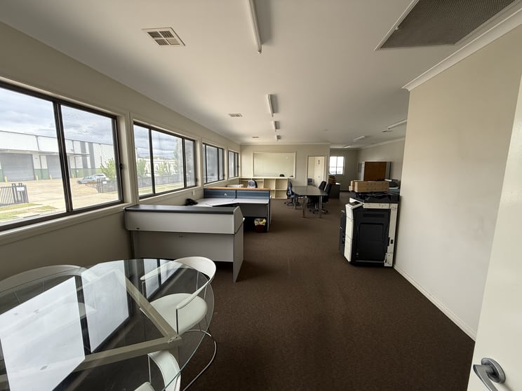 Click to view all images Unit 1/84 Sawmill Circuit Hume ACT 2620 - Image 3