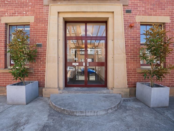 Click to view all images 2/21 Bathurst Street Hobart TAS 7000 - Image 2