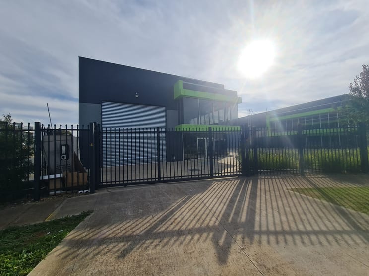 Click to view all images 1/16 Harrison Court Melton VIC 3337 - Image 3