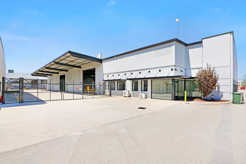 Click to view all images Warehouse 3/59-87 Pilbara Street Welshpool WA 6106 - Image 1