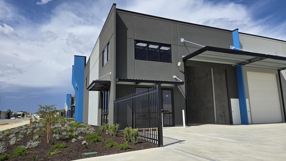 Click to view all images Unit 4 & 11/69 Pinnacle Drive Neerabup WA 6031 - Image 2