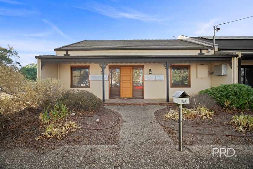Click to view all images 35 Blake Street Wagga Wagga NSW 2650 - Image 2
