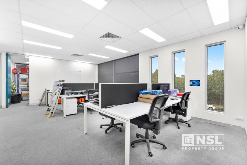 Click to view all images Unit 2/95 Salmon Street Port Melbourne VIC 3207 - Image 2