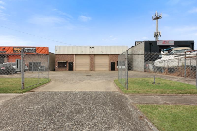 Click to view all images Unit 2/13 Aster Avenue Carrum Downs VIC 3201 - Image 1