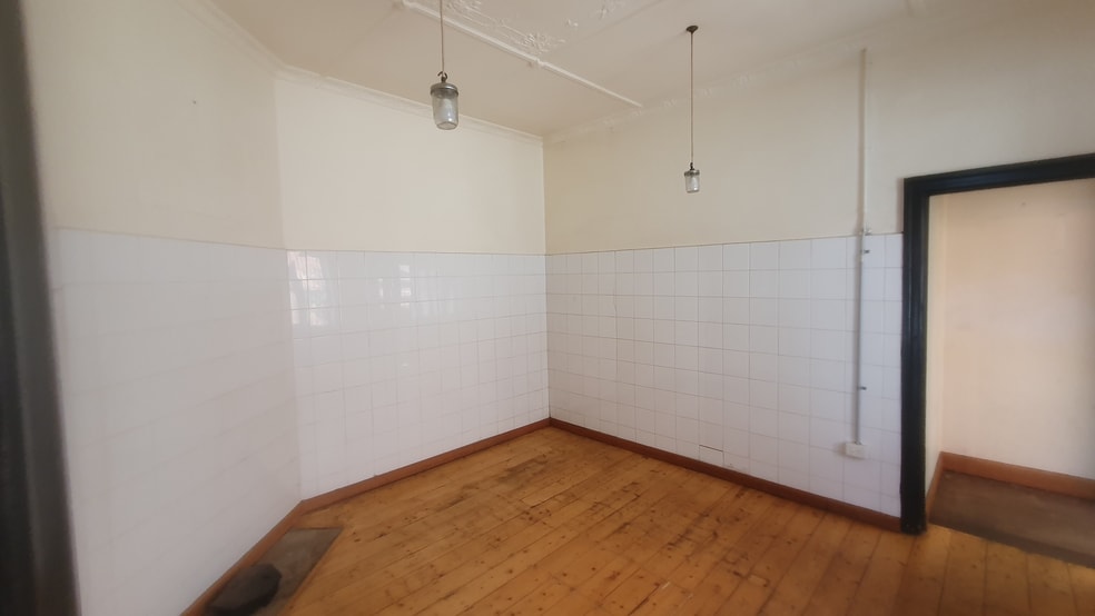 Click to view all images 206 Mt Alexander Road Travancore VIC 3032 - Image 3