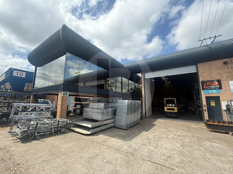 1/8 PRINCE WILLIAM DRIVE Seven Hills NSW 2147 - Image 1