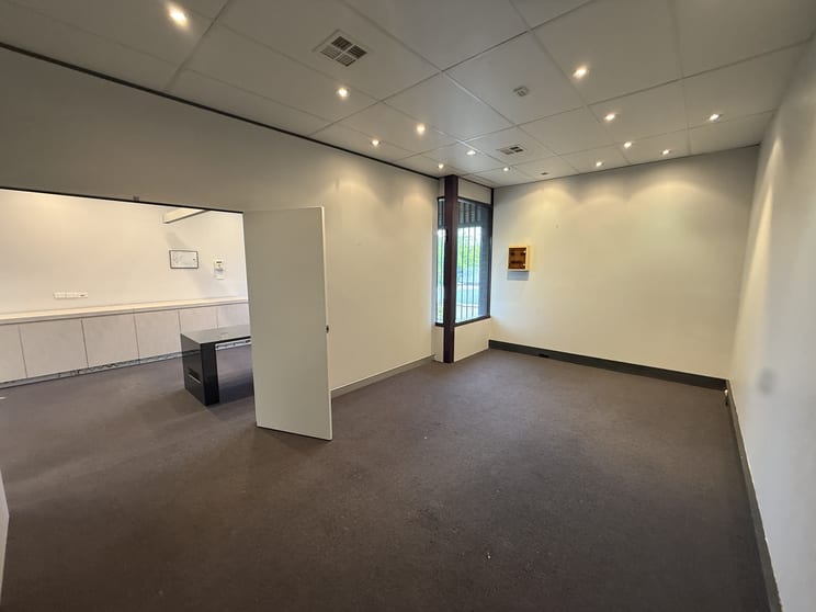 Unit 2/194 Gladstone Street Fyshwick ACT 2609 - Image 3