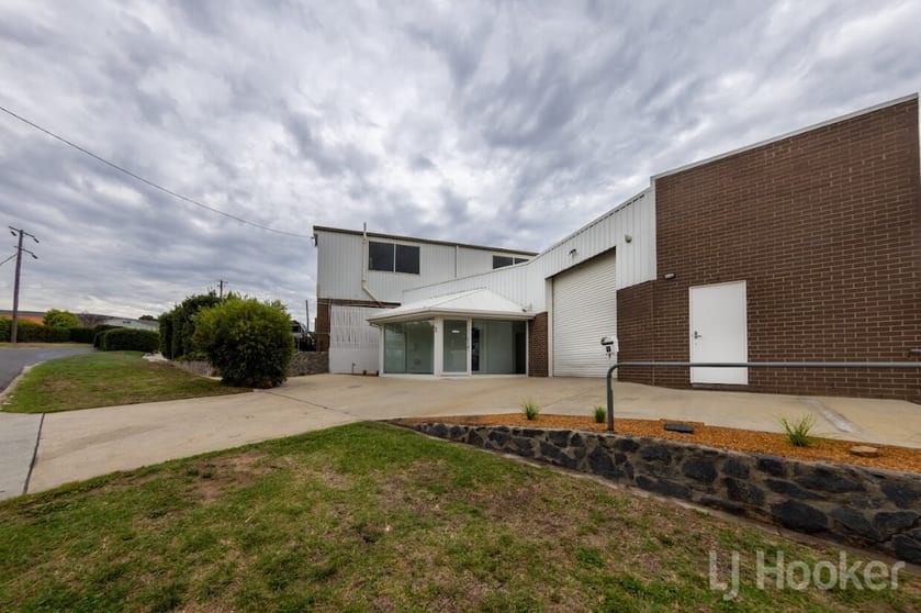 Click to view all images 1 Wycombe Street Queanbeyan NSW 2620 - Image 2