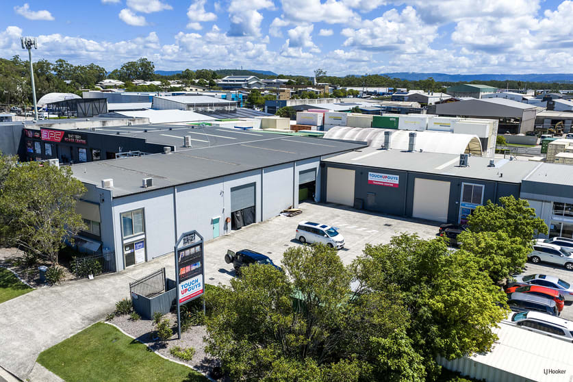 Click to view all images 2/25-27 Ereton Drive Arundel QLD 4214 - Image 2
