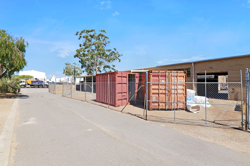 Click to view all images 14/2-14 Sheffield Road Welshpool WA 6106 - Image 3