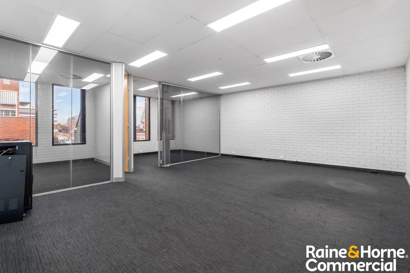 Click to view all images 10-12/48 Fitzmaurice Street Wagga Wagga NSW 2650 - Image 2