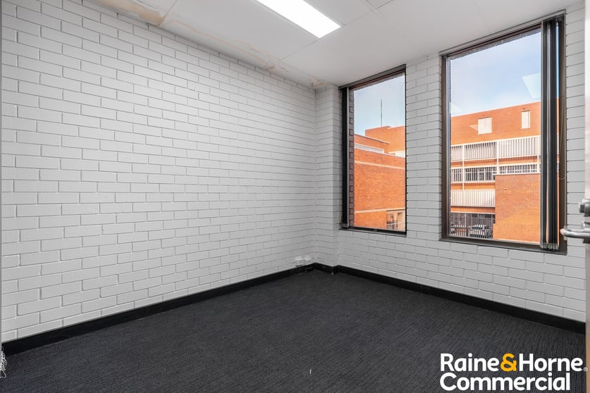 Click to view all images 10-12/48 Fitzmaurice Street Wagga Wagga NSW 2650 - Image 3
