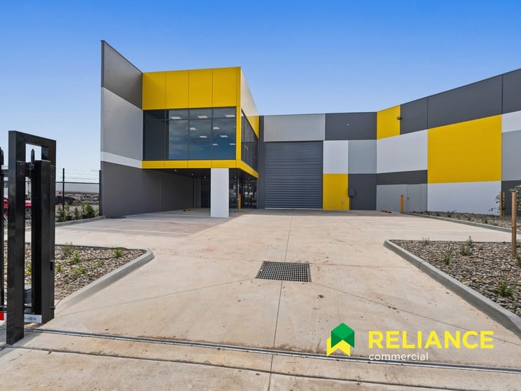18 Sant Court Ravenhall VIC 3023 - Image 1