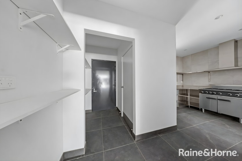 Click to view all images 7 East Esplanade St Albans VIC 3021 - Image 3