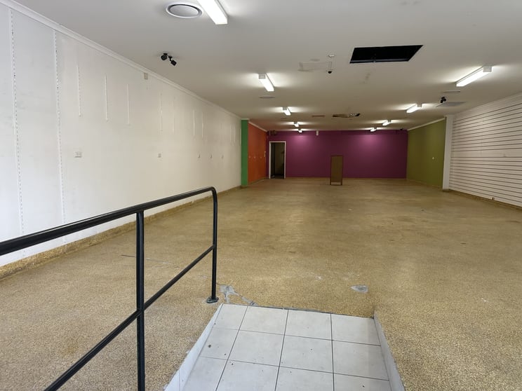 Click to view all images 5B Young Street Southport QLD 4215 - Image 2