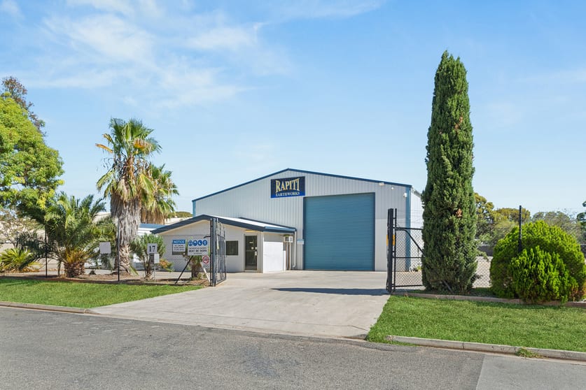 Click to view all images 17 Playford Crescent Salisbury North SA 5108 - Image 1