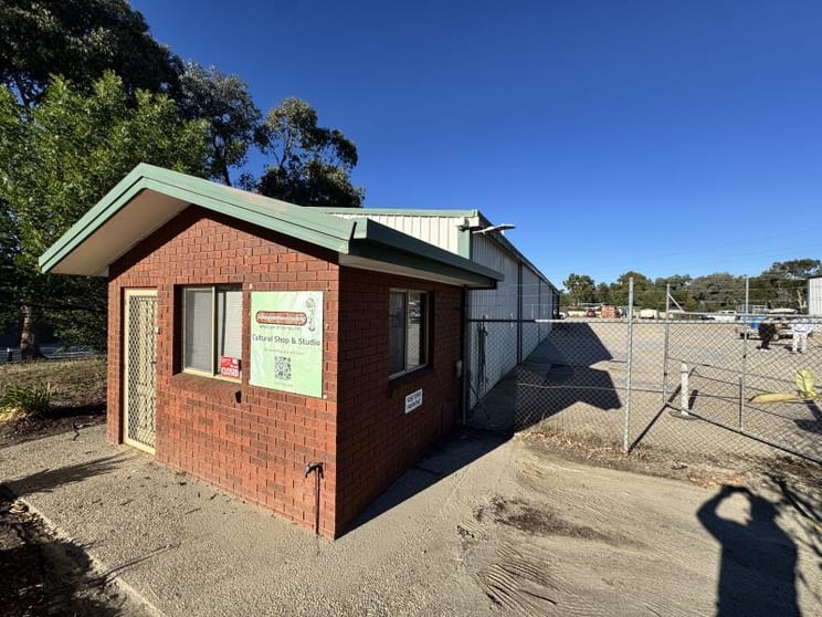 11A Catherine Cres. Lavington NSW 2641 - Image 2