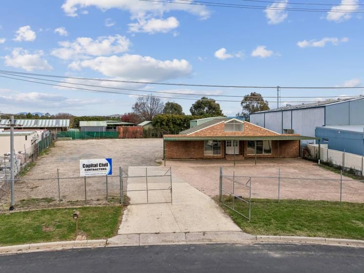 Click to view all images 82 Bayldon Road Queanbeyan NSW 2620 - Image 1