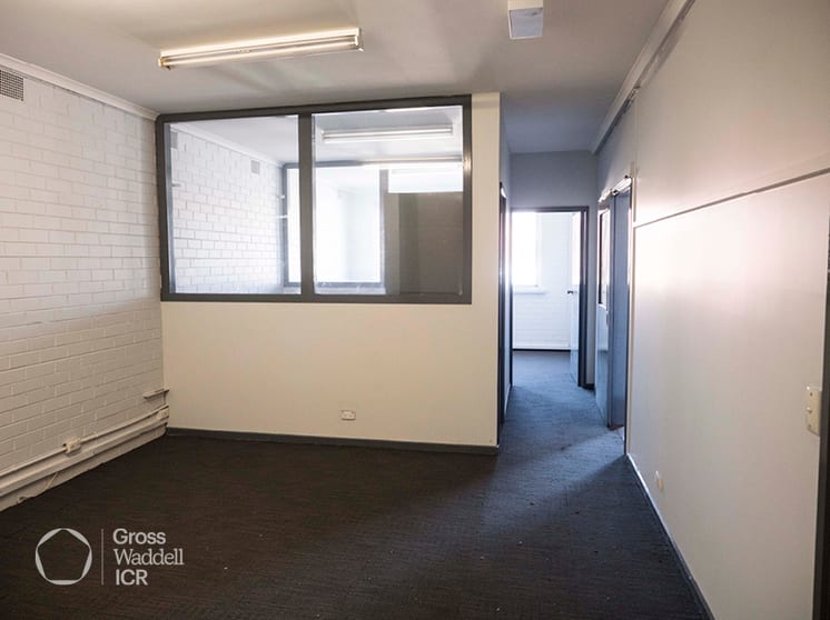 Click to view all images 4 Edgecombe Court Moorabbin VIC 3189 - Image 3
