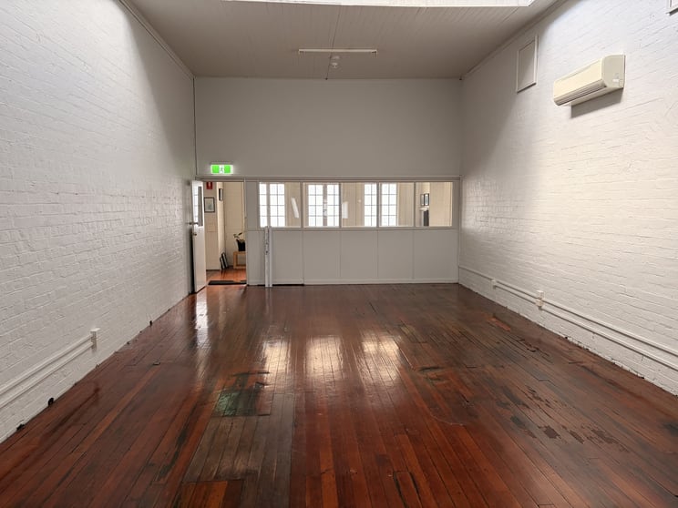 33 Logan Road Woolloongabba QLD 4102 - Image 2