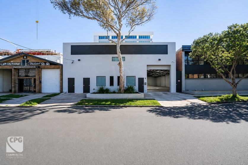 Click to view all images 8 Chalmers Crescent Mascot NSW 2020 - Image 1