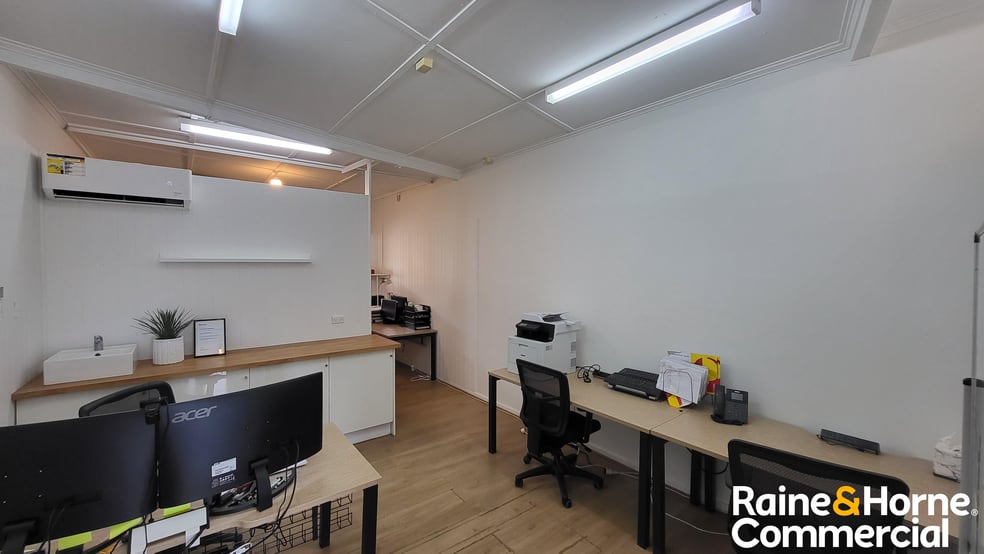 Click to view all images 2/724 Gympie Road Chermside QLD 4032 - Image 3