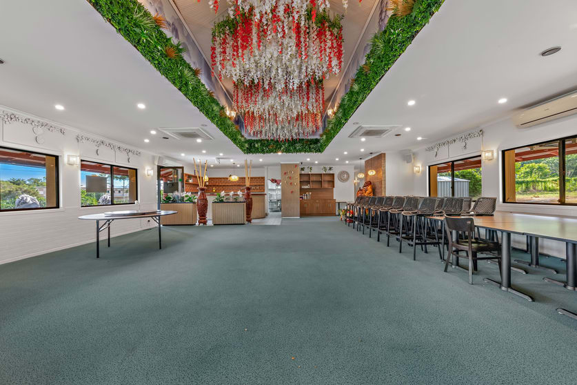 Click to view all images 252 Shute Harbour Road Cannonvale QLD 4802 - Image 2