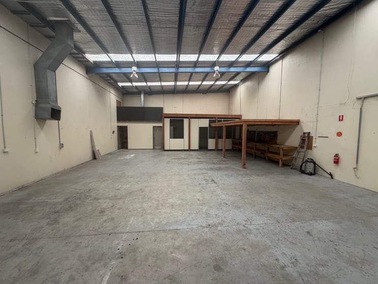 Click to view all images 2/62 Brunel Road Seaford VIC 3198 - Image 3