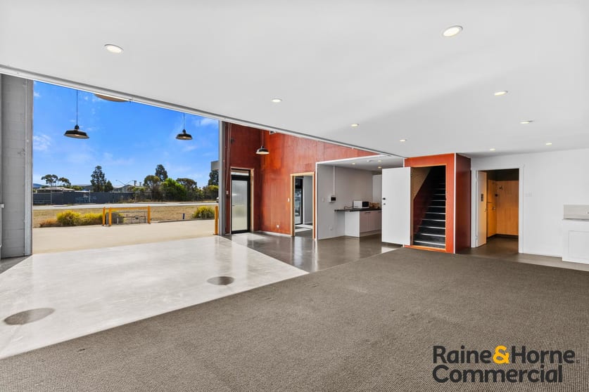 Click to view all images Unit 3/160 Bungana Way Cambridge TAS 7170 - Image 2