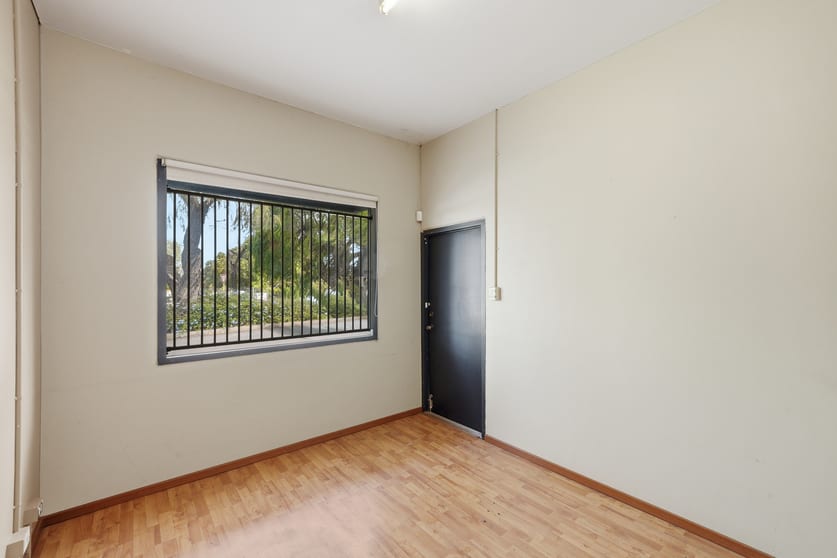 Click to view all images Unit 2/178 Planet Street Carlisle WA 6101 - Image 3