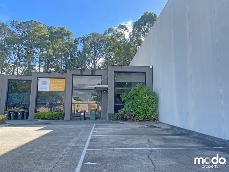 Click to view all images 4/5 Redland Drive Mitcham VIC 3132 - Image 2