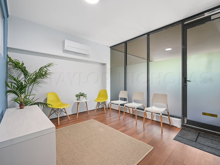 Click to view all images G04W/138 Carillon Avenue Newtown NSW 2042 - Image 2