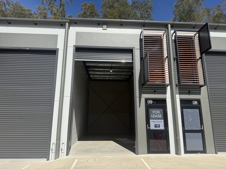 Click to view all images 9/9 Blackett Street West Gosford NSW 2250 - Image 3