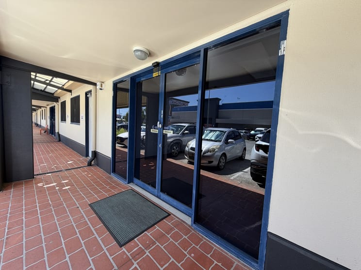 Click to view all images 4/1 Finucane Road Capalaba QLD 4157 - Image 2