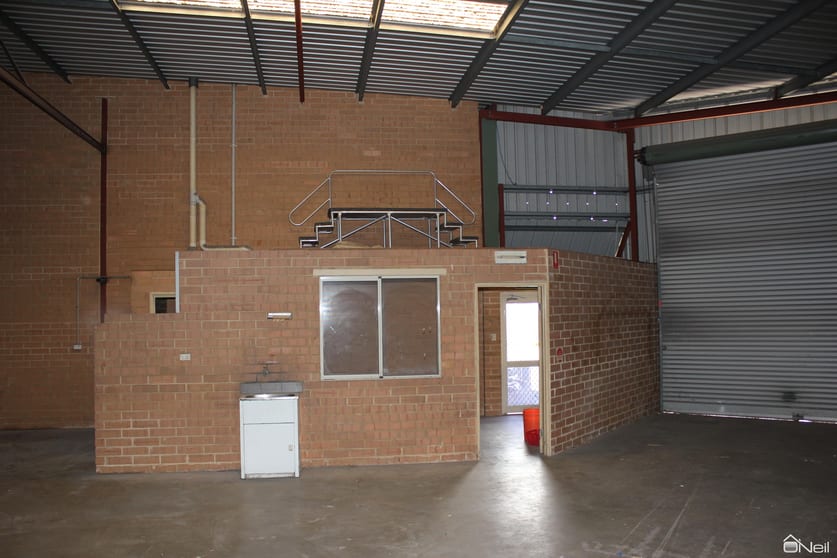 Click to view all images Unit 2/35 Gillam Drive Kelmscott WA 6111 - Image 2