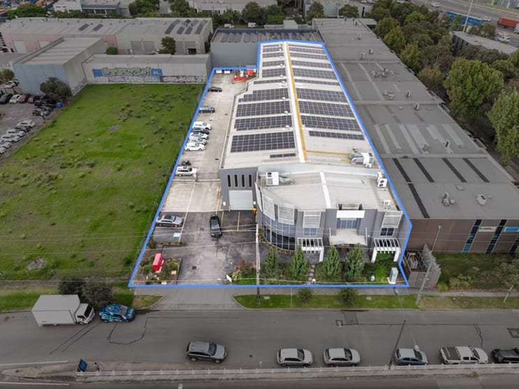 Click to view all images 109 Salmon Street Port Melbourne VIC 3207 - Image 1