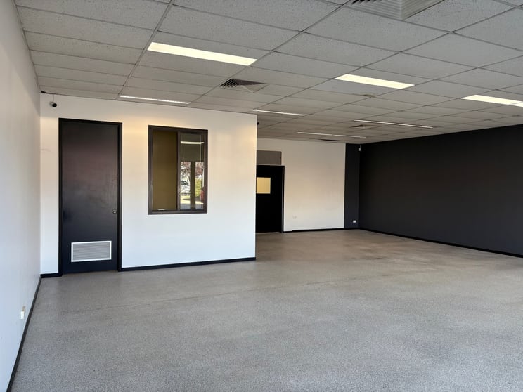 Click to view all images 1/52-54 Kembla Street Fyshwick ACT 2609 - Image 3