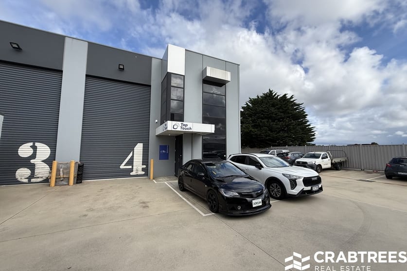 Click to view all images 4/39 Howleys Road Notting Hill VIC 3168 - Image 1