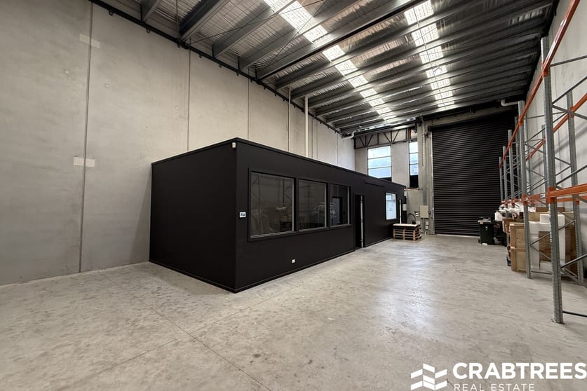Click to view all images 4/39 Howleys Road Notting Hill VIC 3168 - Image 3