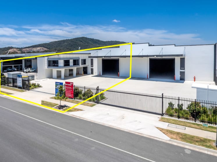 Click to view all images 1/17 Avatonbell Drive Luscombe QLD 4207 - Image 2