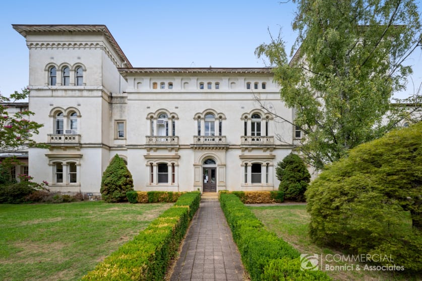 5 Coates Crescent Beechworth VIC 3747 - Image 1