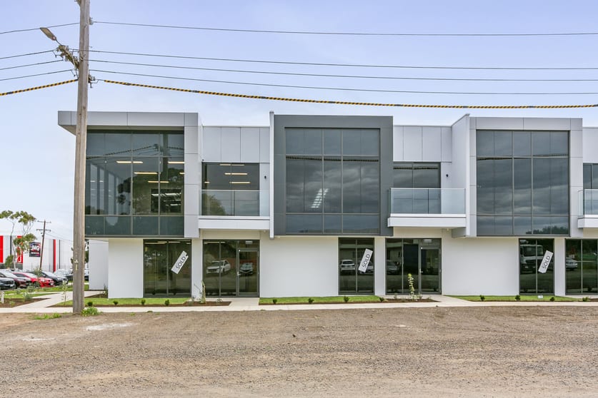 15 Duffy Street Epping VIC 3076 - Image 2