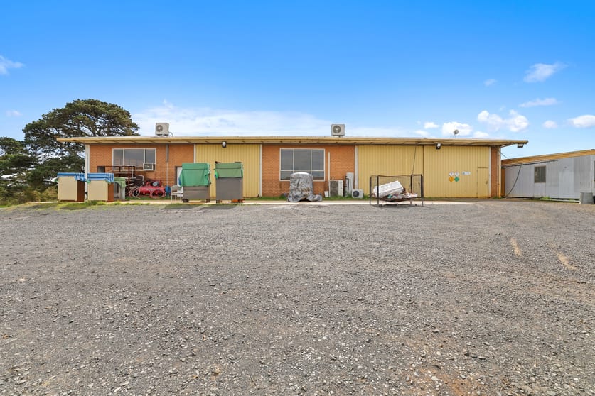 Click to view all images No's 1 - 8/103 Butlers Track Warragul VIC 3820 - Image 3