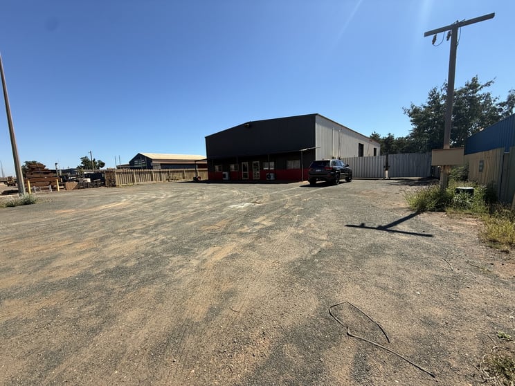 Click to view all images 14 Harwell Way Wedgefield WA 6721 - Image 3