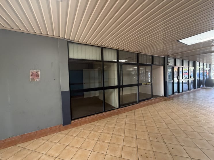 Click to view all images 2B/125 Old Cleveland Road Capalaba QLD 4157 - Image 1