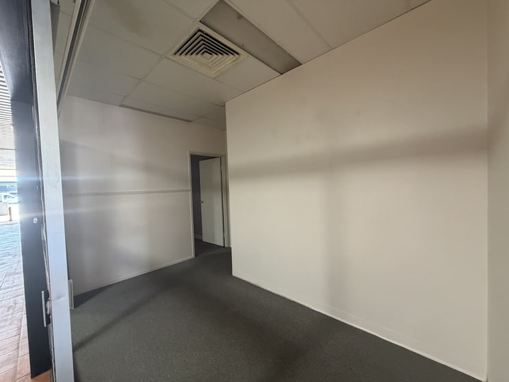 Click to view all images 2B/125 Old Cleveland Road Capalaba QLD 4157 - Image 2