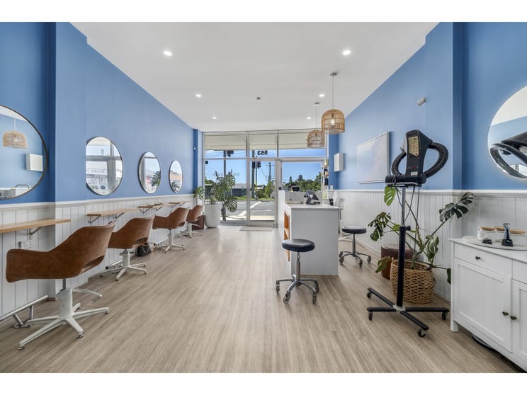 Click to view all images 553 Old Cleveland Road Camp Hill QLD 4152 - Image 3