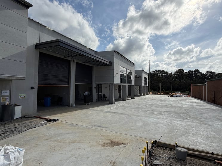 Click to view all images 16/18 - 24 Glastonbury Avenue Unanderra NSW 2526 - Image 3